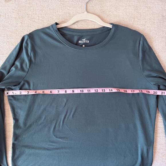 Hollister Women's Teal Crop Top - Picture 4 of 5